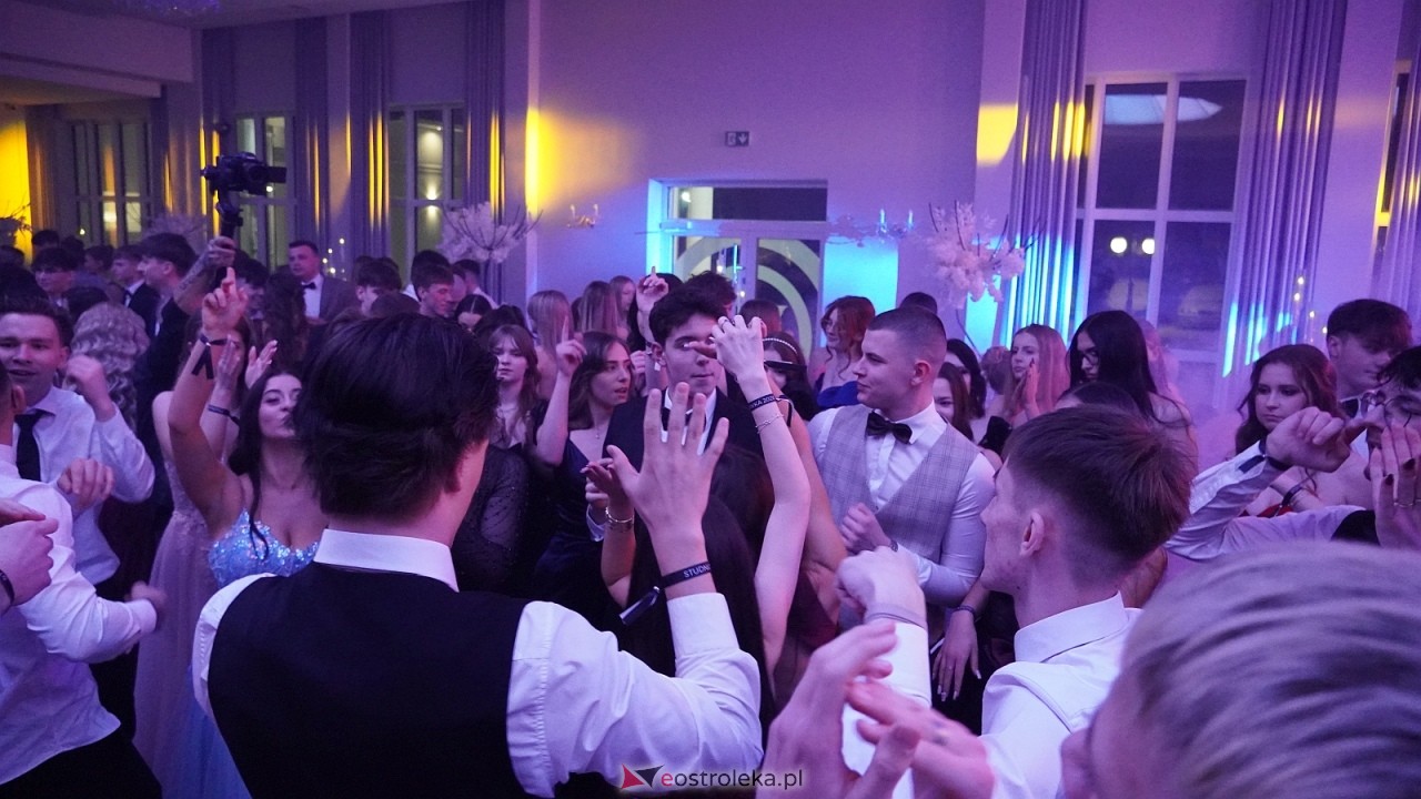 Studniówka II LO w Ostrołęce [10.01.2026] - zdjęcie #36 - eOstroleka.pl