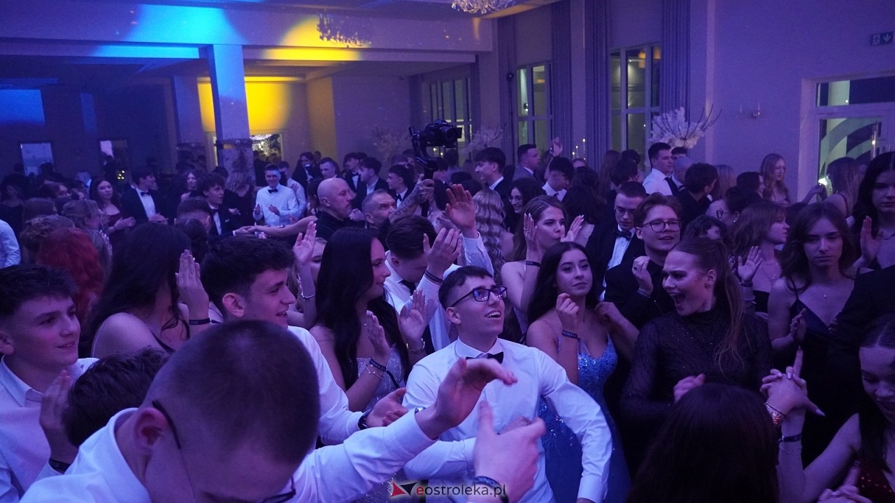 Studniówka II LO w Ostrołęce [10.01.2026] - zdjęcie #34 - eOstroleka.pl