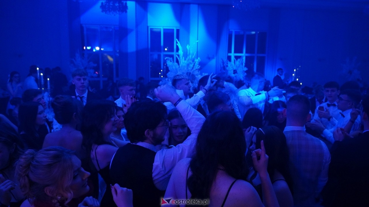 Studniówka II LO w Ostrołęce [10.01.2026] - zdjęcie #33 - eOstroleka.pl