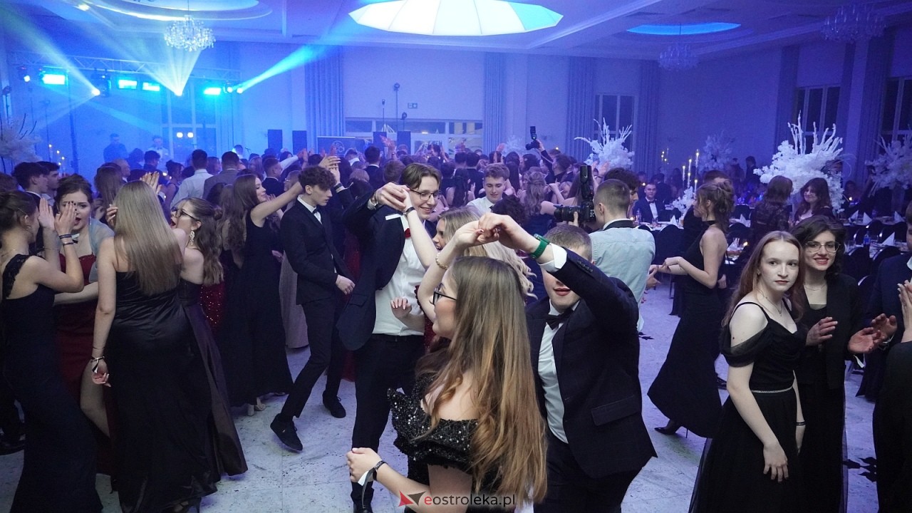 Studniówka II LO w Ostrołęce [10.01.2026] - zdjęcie #30 - eOstroleka.pl