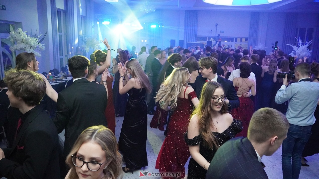 Studniówka II LO w Ostrołęce [10.01.2026] - zdjęcie #28 - eOstroleka.pl