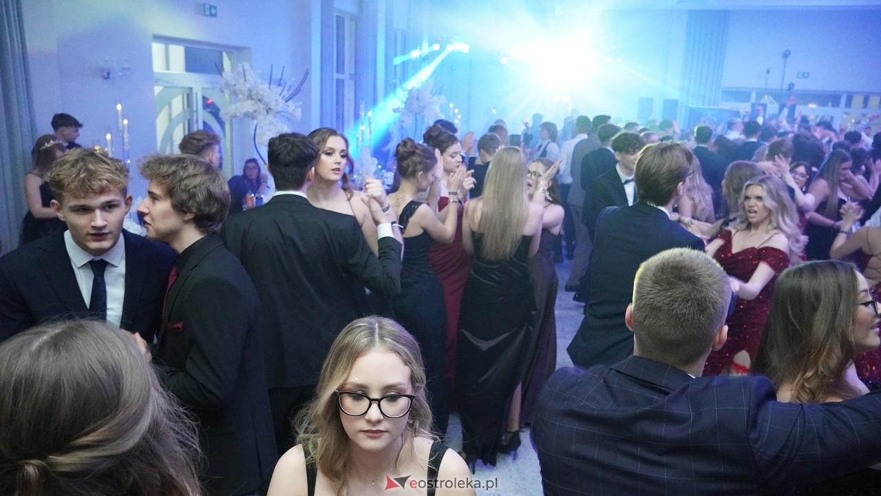 Studniówka II LO w Ostrołęce [10.01.2026] - zdjęcie #27 - eOstroleka.pl