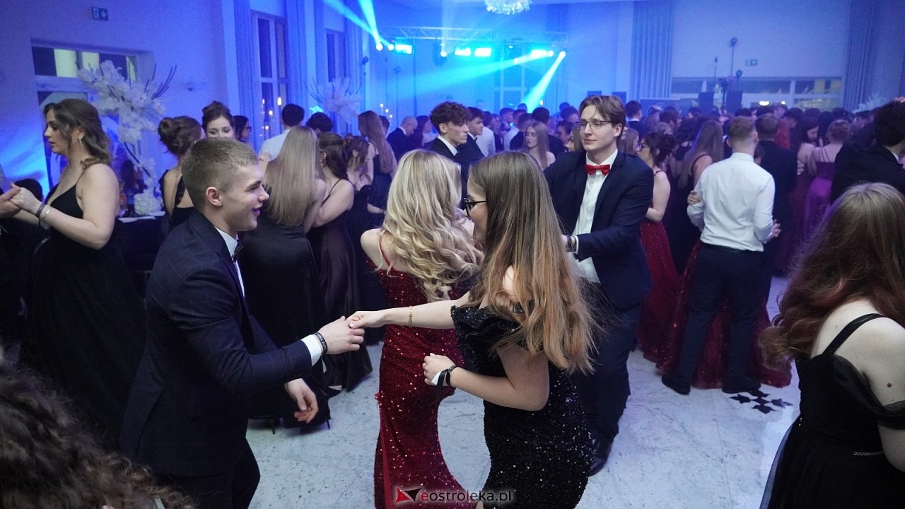 Studniówka II LO w Ostrołęce [10.01.2026] - zdjęcie #26 - eOstroleka.pl