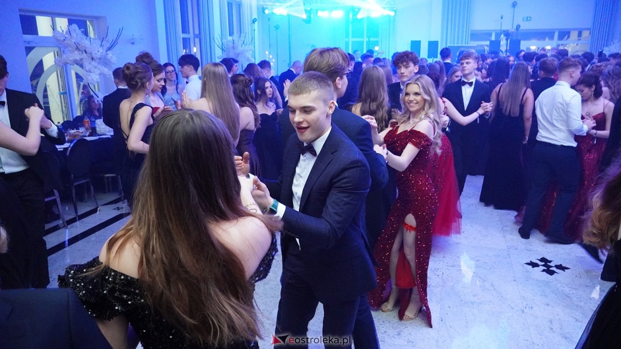 Studniówka II LO w Ostrołęce [10.01.2026] - zdjęcie #24 - eOstroleka.pl