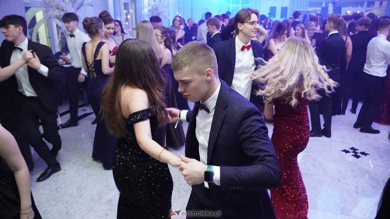 Studniówka II LO w Ostrołęce [10.01.2026] - zdjęcie #23 - eOstroleka.pl