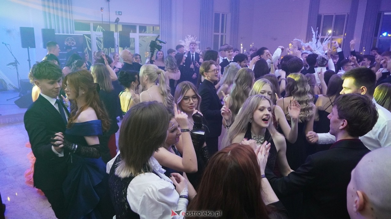 Studniówka II LO w Ostrołęce [10.01.2026] - zdjęcie #17 - eOstroleka.pl