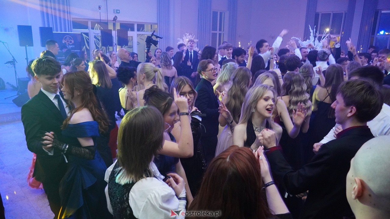 Studniówka II LO w Ostrołęce [10.01.2026] - zdjęcie #16 - eOstroleka.pl