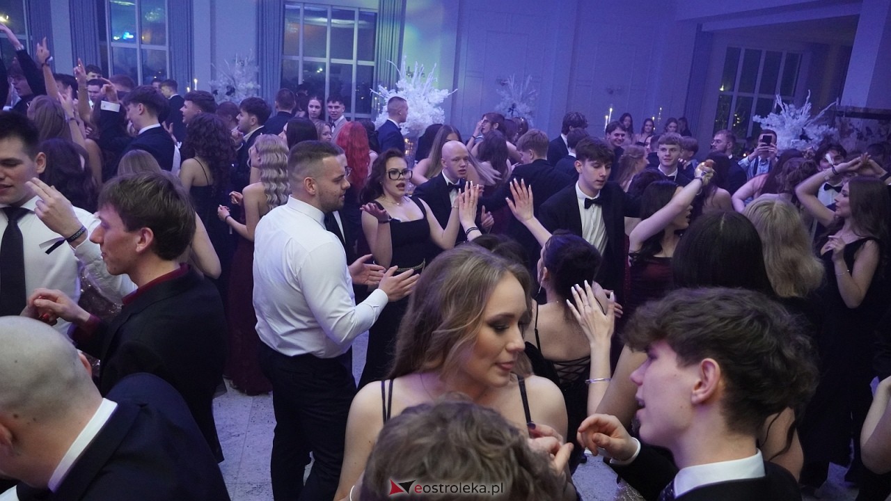 Studniówka II LO w Ostrołęce [10.01.2026] - zdjęcie #15 - eOstroleka.pl