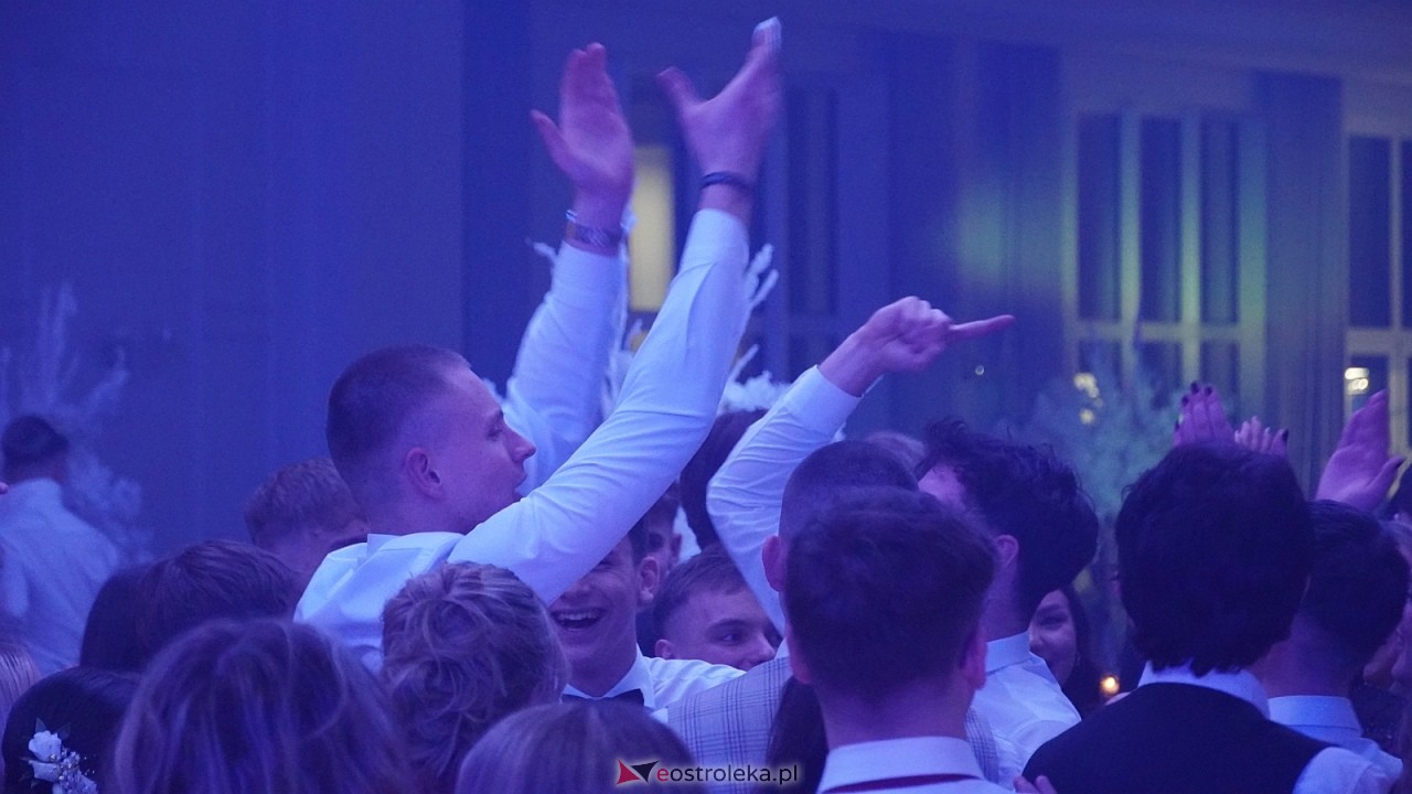 Studniówka II LO w Ostrołęce [10.01.2026] - zdjęcie #13 - eOstroleka.pl