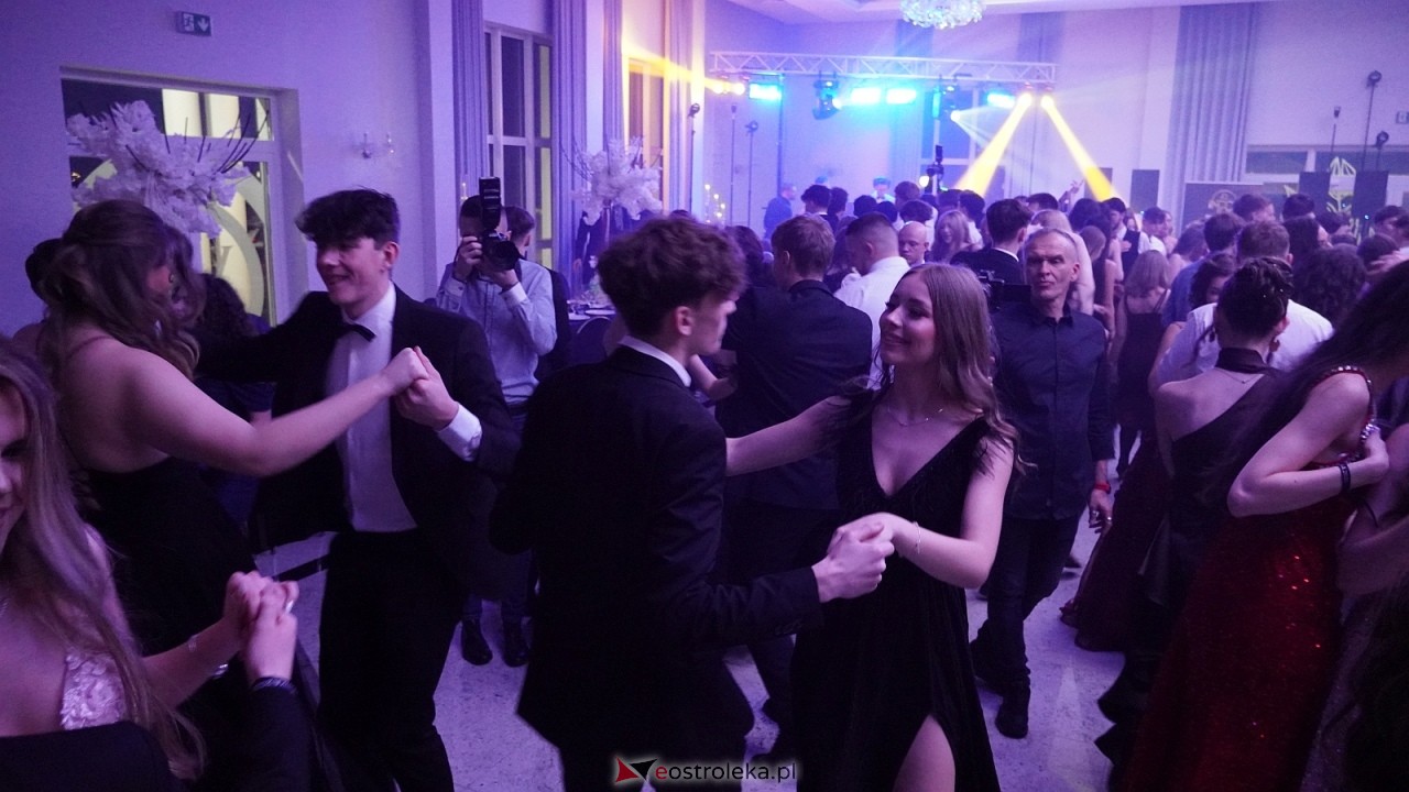 Studniówka II LO w Ostrołęce [10.01.2026] - zdjęcie #8 - eOstroleka.pl