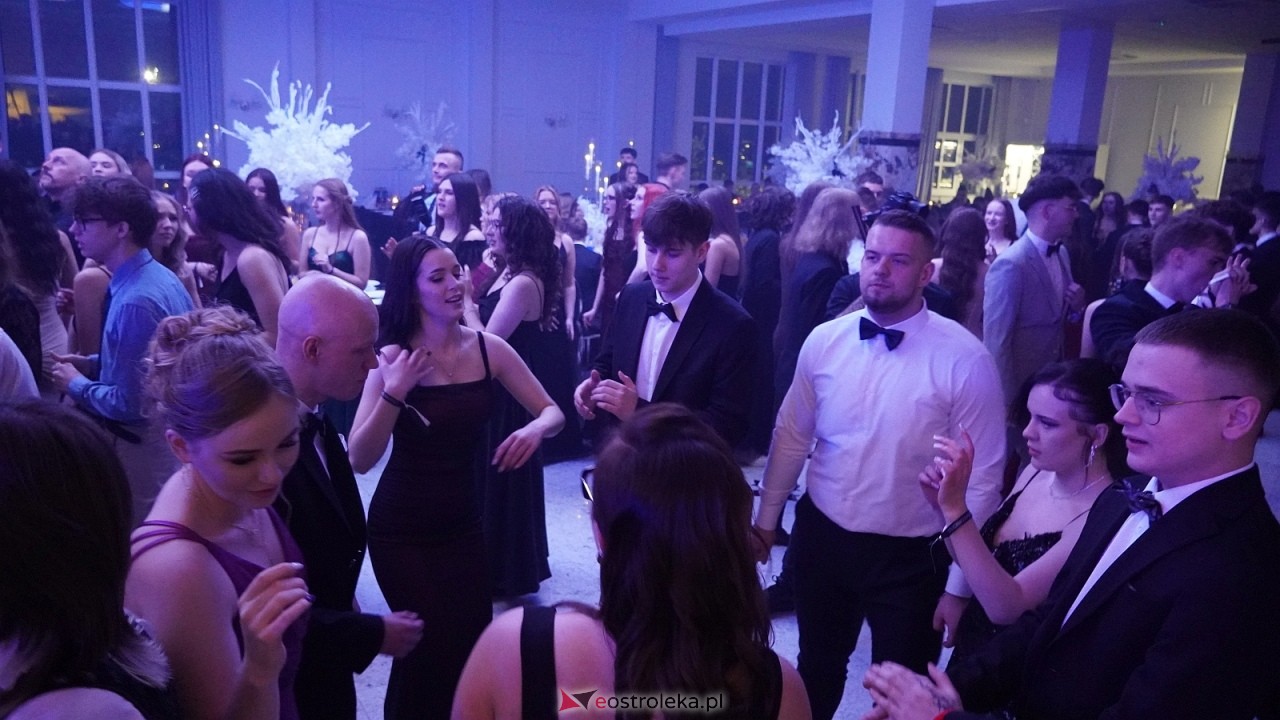 Studniówka II LO w Ostrołęce [10.01.2026] - zdjęcie #4 - eOstroleka.pl