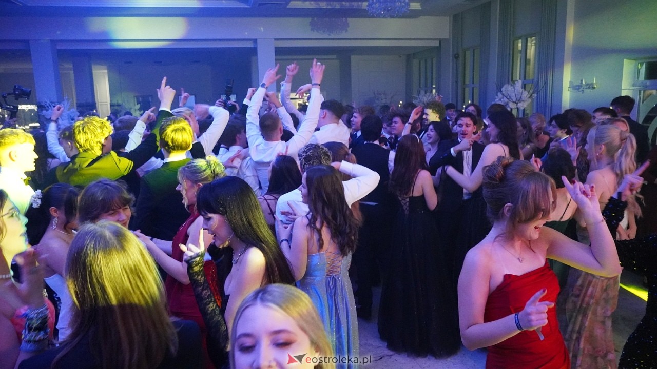 Studniówka II LO w Ostrołęce [10.01.2026] - zdjęcie #1 - eOstroleka.pl