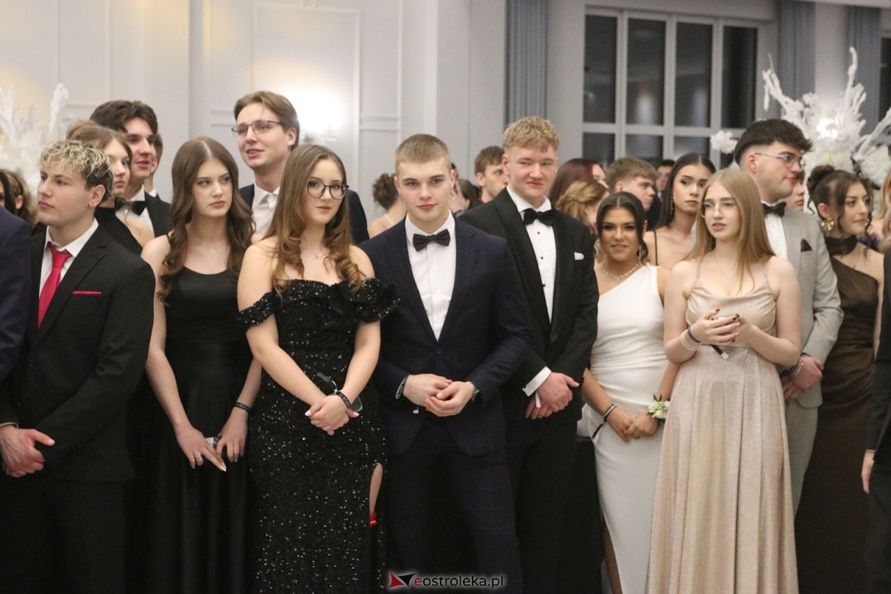 Studniówka II LO w Ostrołęce [10.01.2026] - zdjęcie #403 - eOstroleka.pl