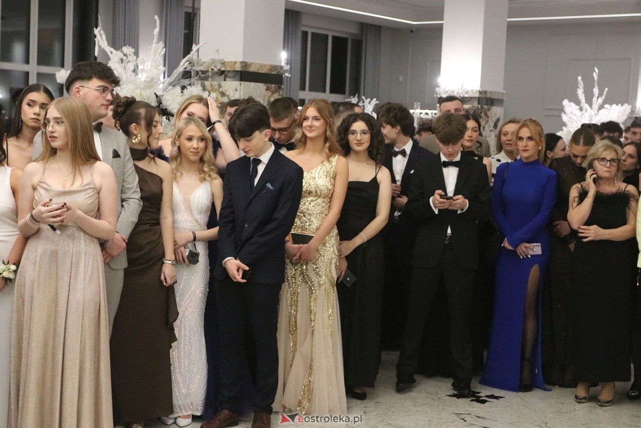 Studniówka II LO w Ostrołęce [10.01.2026] - zdjęcie #402 - eOstroleka.pl