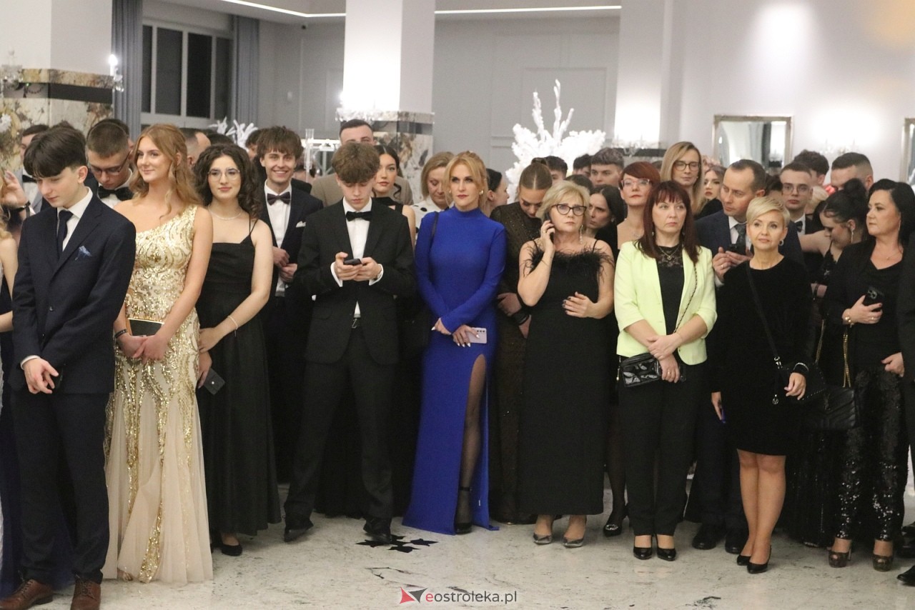 Studniówka II LO w Ostrołęce [10.01.2026] - zdjęcie #401 - eOstroleka.pl