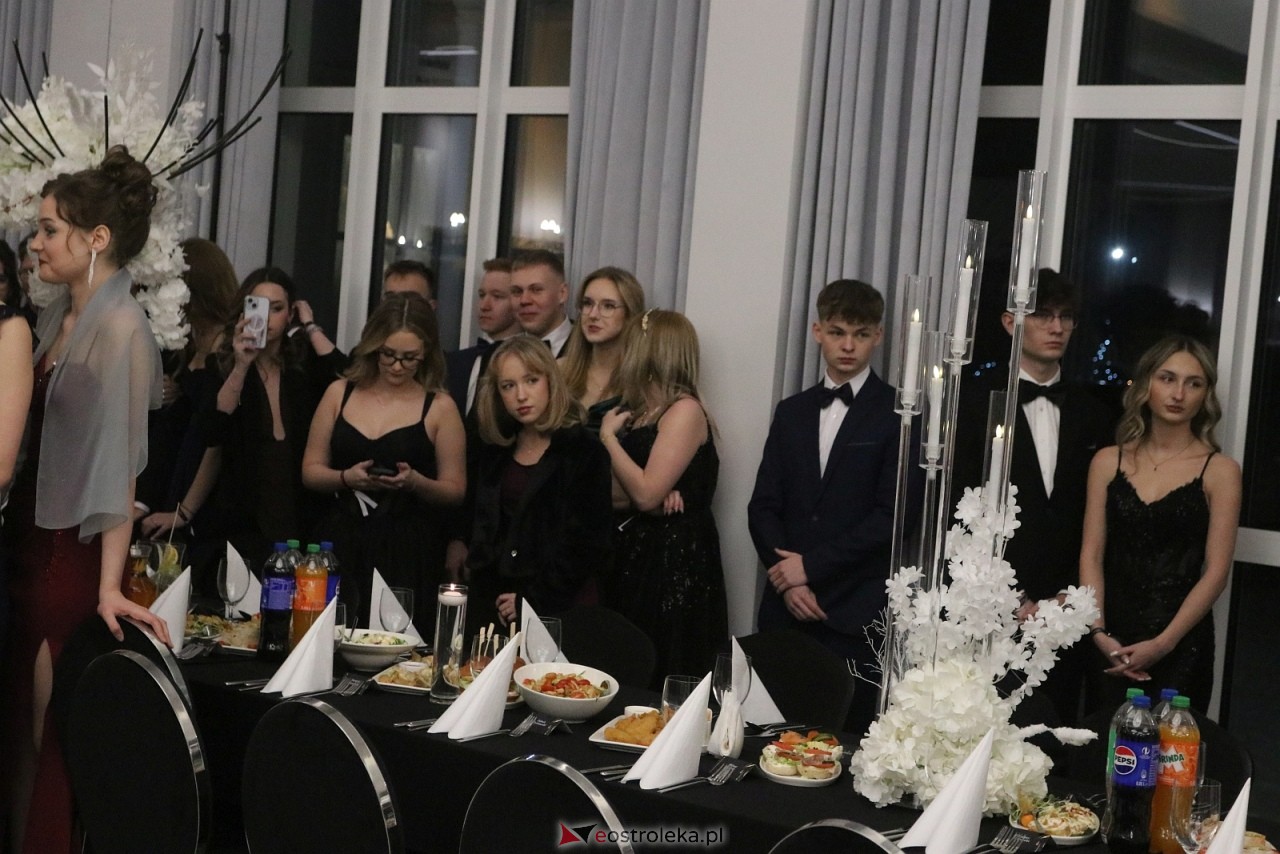 Studniówka II LO w Ostrołęce [10.01.2026] - zdjęcie #392 - eOstroleka.pl