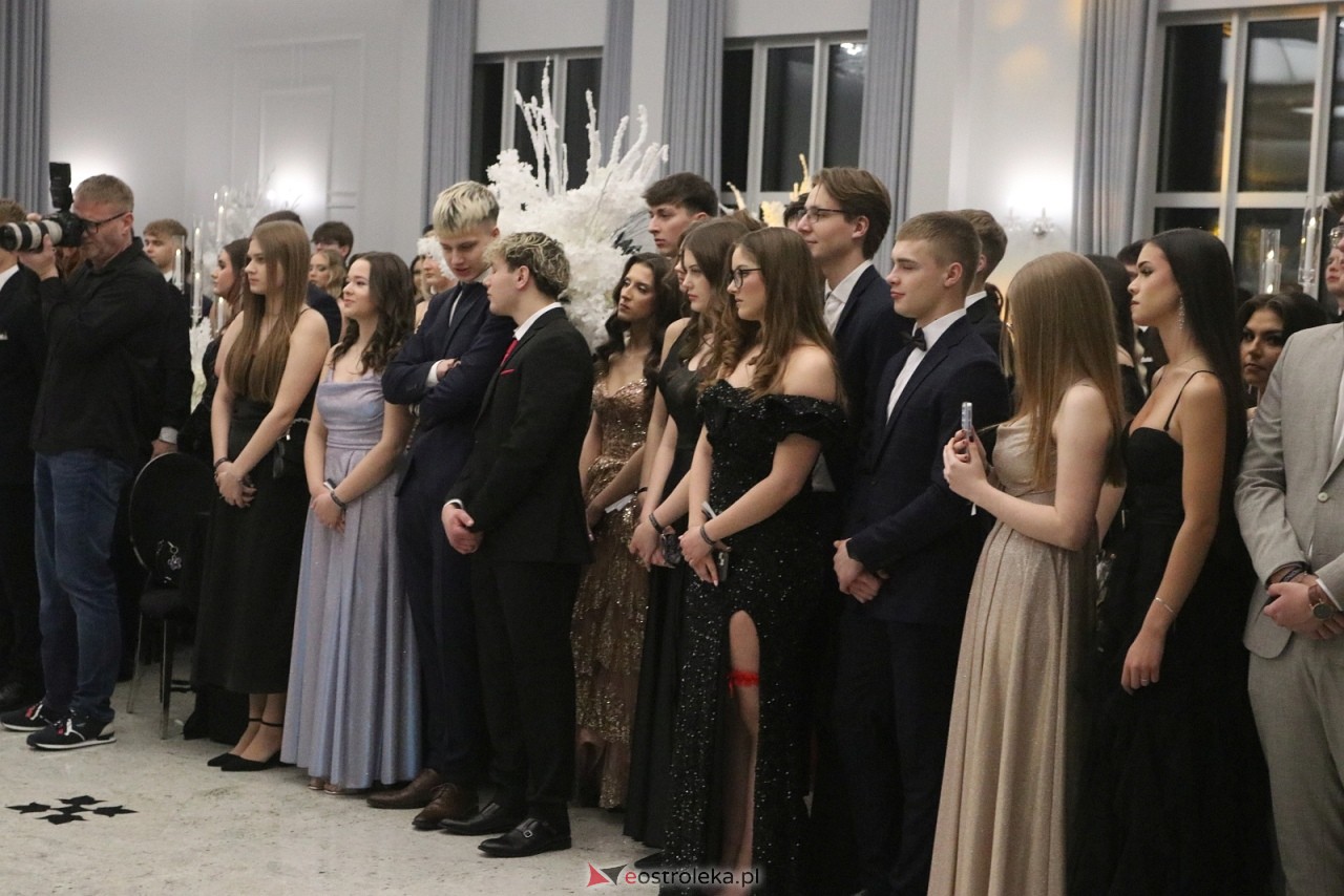 Studniówka II LO w Ostrołęce [10.01.2026] - zdjęcie #377 - eOstroleka.pl