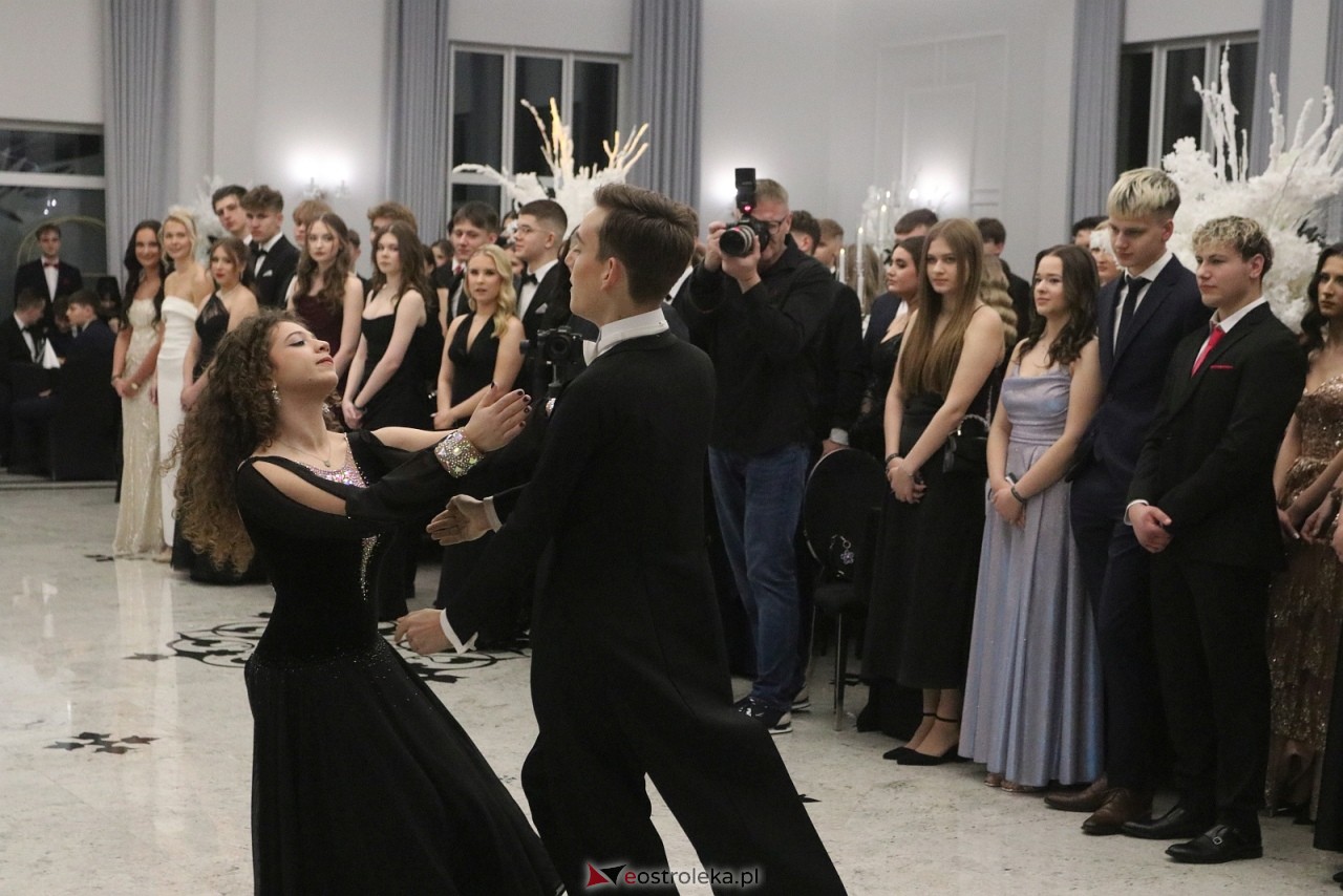 Studniówka II LO w Ostrołęce [10.01.2026] - zdjęcie #371 - eOstroleka.pl