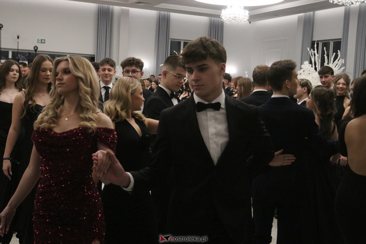 Studniówka II LO w Ostrołęce [10.01.2026] - zdjęcie #351 - eOstroleka.pl