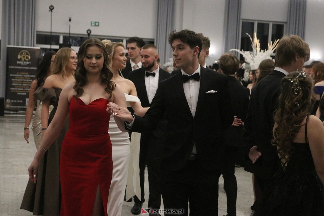 Studniówka II LO w Ostrołęce [10.01.2026] - zdjęcie #345 - eOstroleka.pl