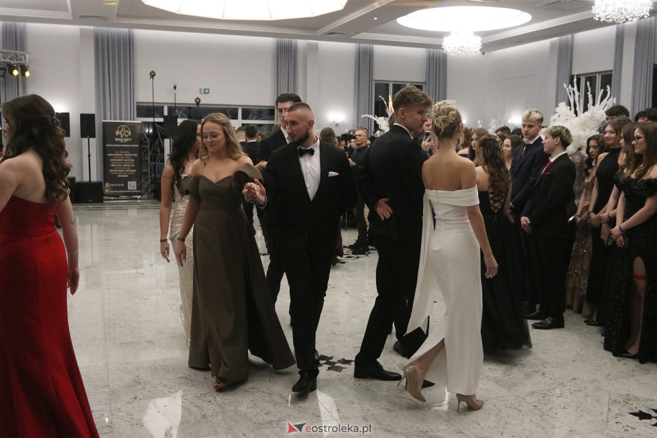 Studniówka II LO w Ostrołęce [10.01.2026] - zdjęcie #344 - eOstroleka.pl