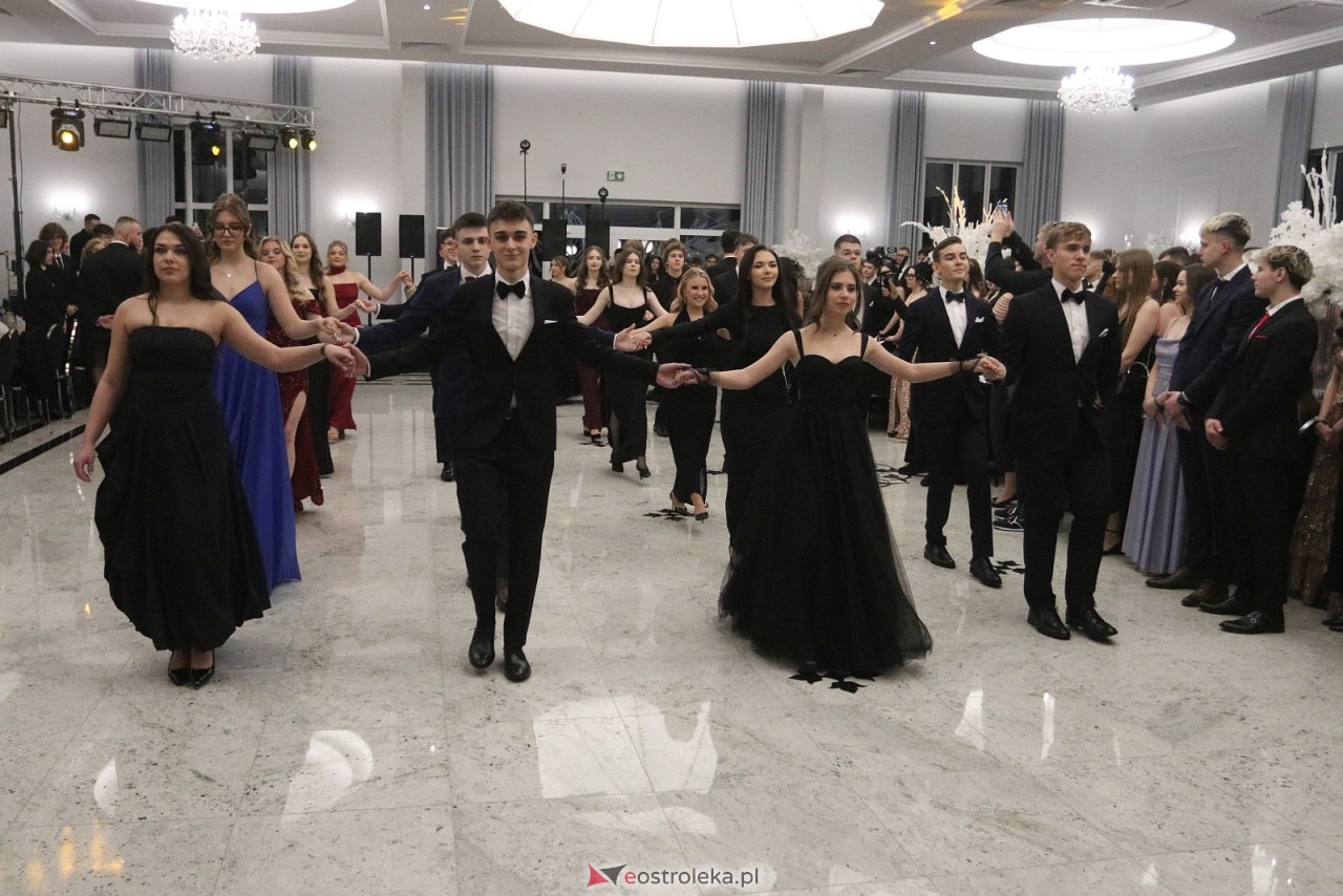 Studniówka II LO w Ostrołęce [10.01.2026] - zdjęcie #338 - eOstroleka.pl