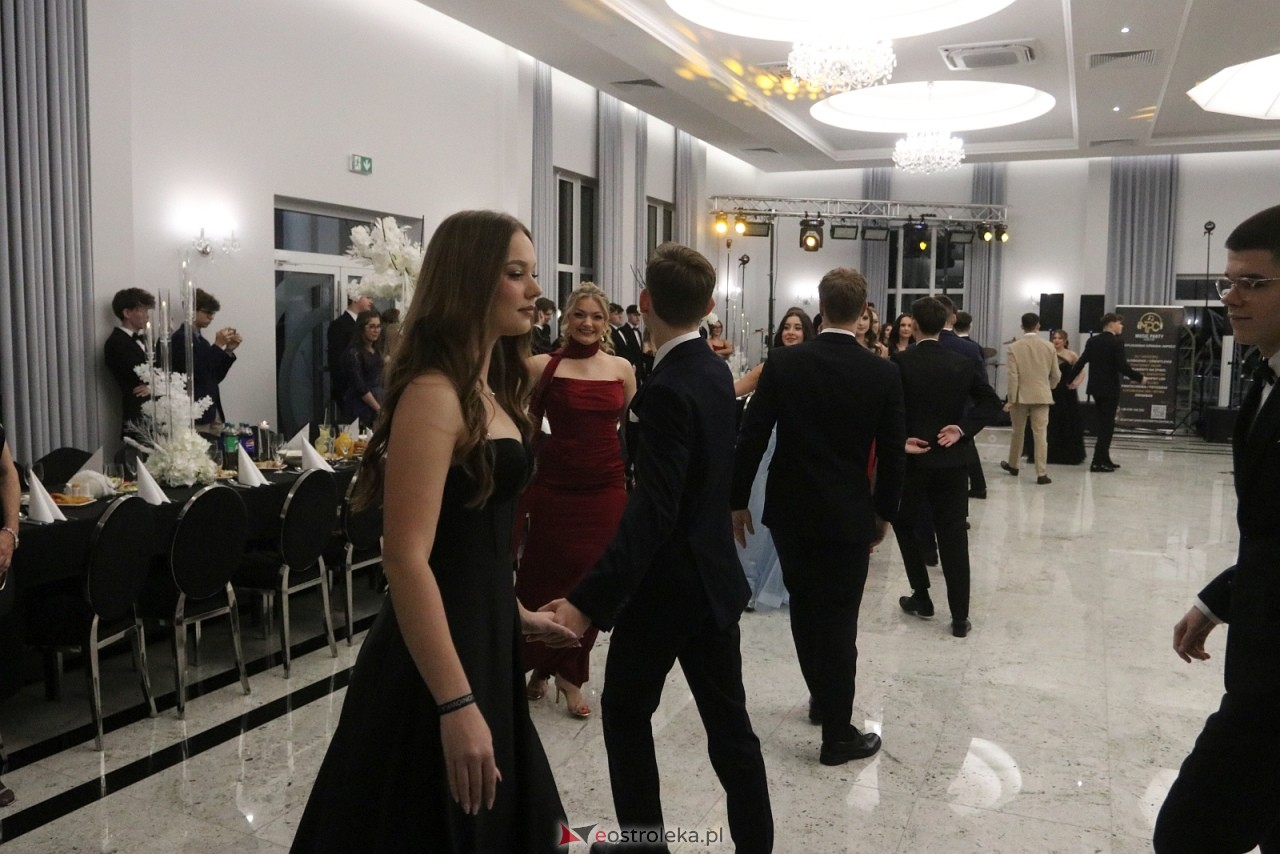 Studniówka II LO w Ostrołęce [10.01.2026] - zdjęcie #330 - eOstroleka.pl