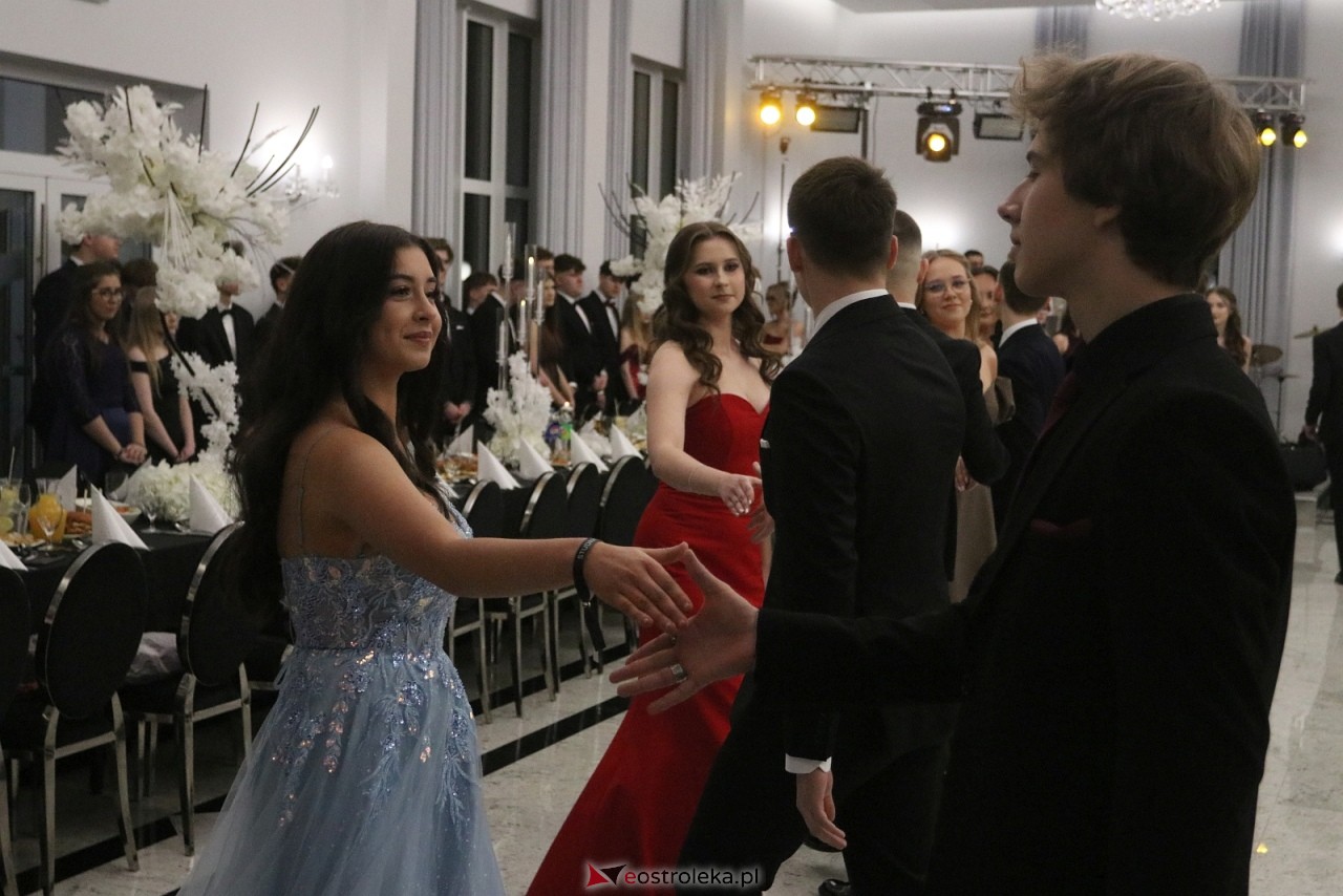 Studniówka II LO w Ostrołęce [10.01.2026] - zdjęcie #328 - eOstroleka.pl