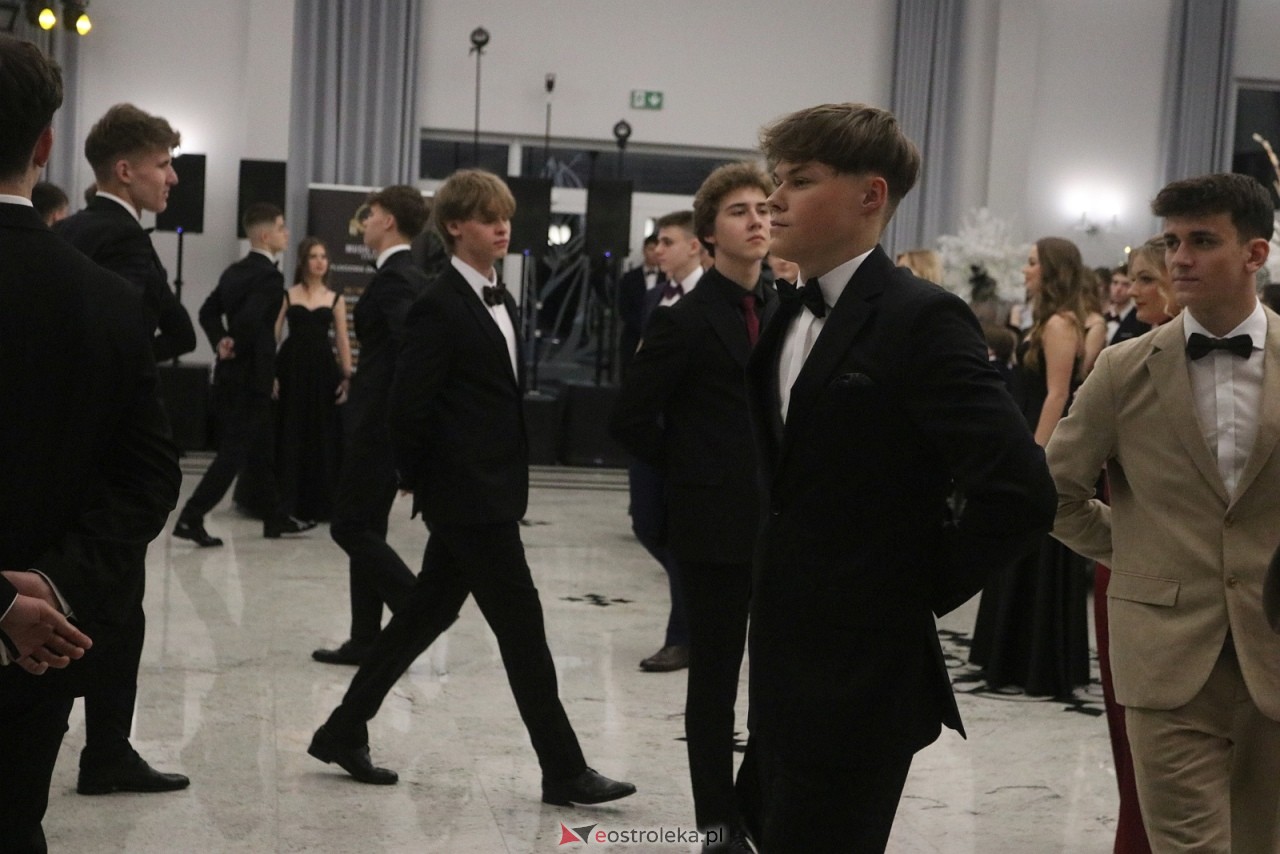 Studniówka II LO w Ostrołęce [10.01.2026] - zdjęcie #325 - eOstroleka.pl