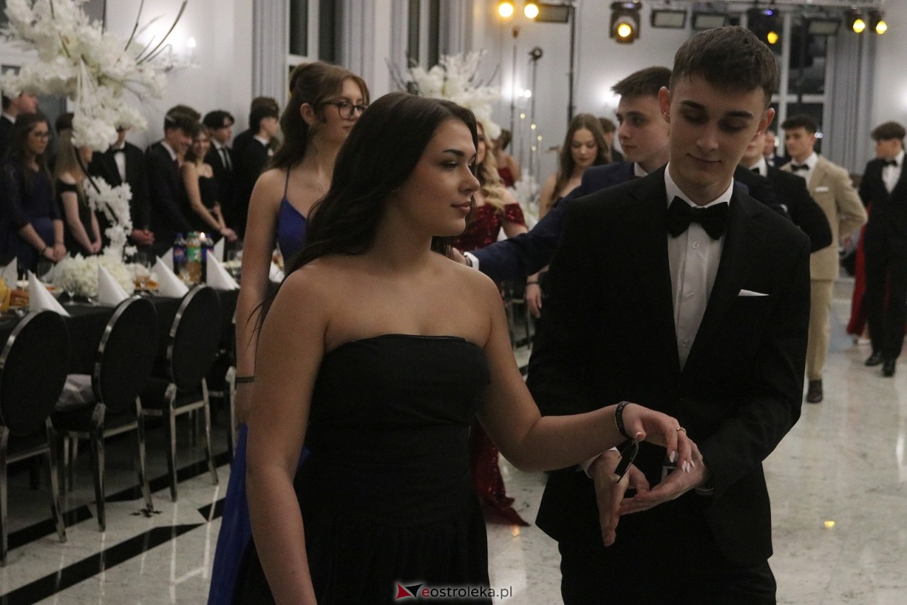 Studniówka II LO w Ostrołęce [10.01.2026] - zdjęcie #319 - eOstroleka.pl