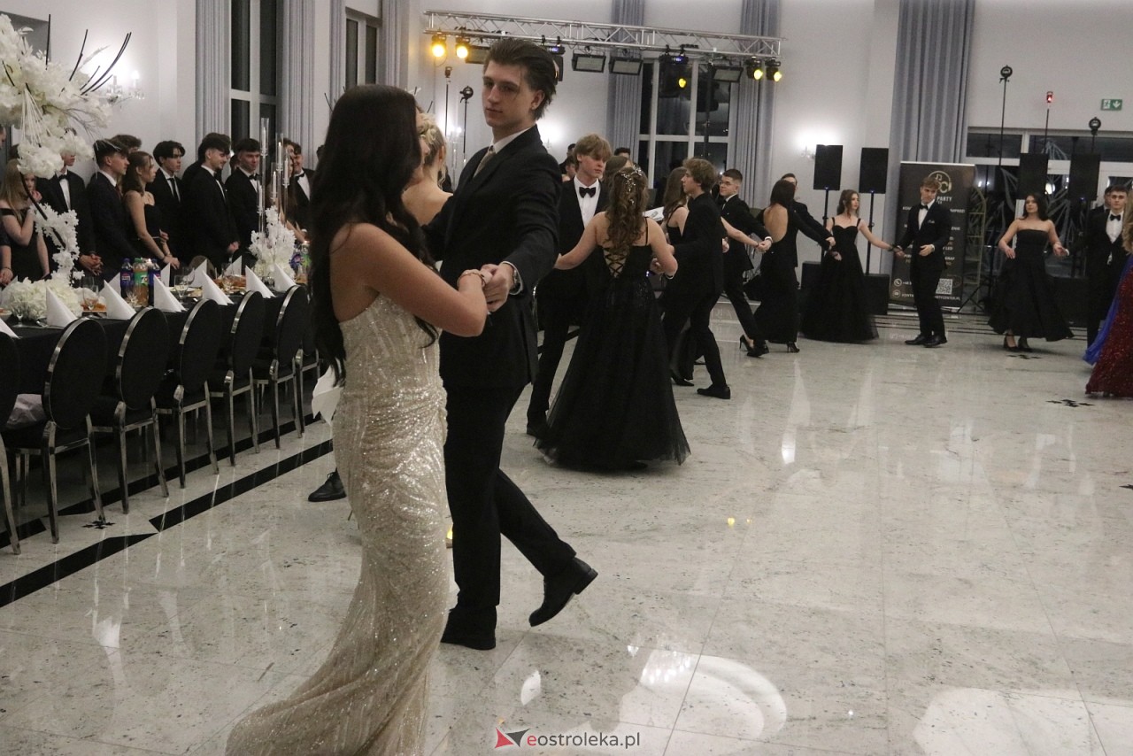 Studniówka II LO w Ostrołęce [10.01.2026] - zdjęcie #313 - eOstroleka.pl