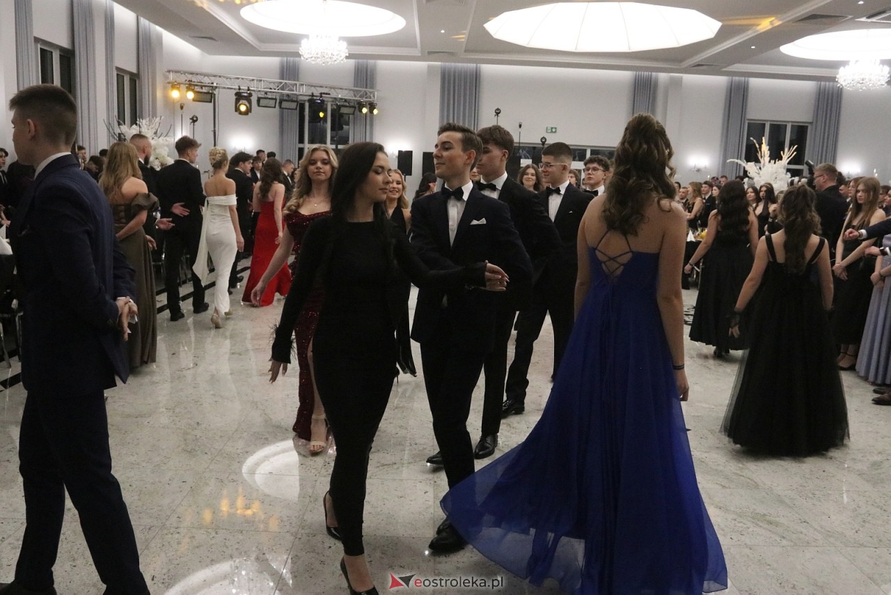 Studniówka II LO w Ostrołęce [10.01.2026] - zdjęcie #300 - eOstroleka.pl