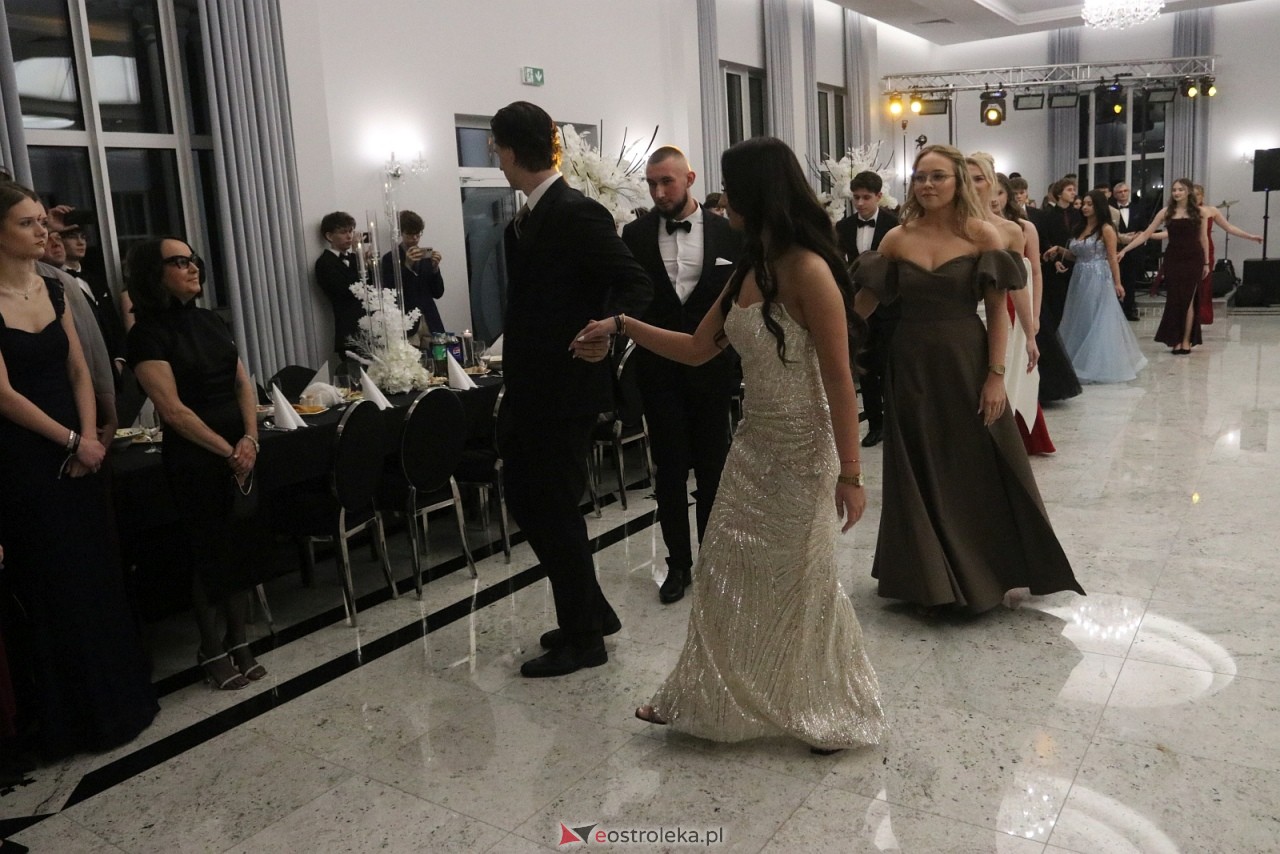 Studniówka II LO w Ostrołęce [10.01.2026] - zdjęcie #293 - eOstroleka.pl