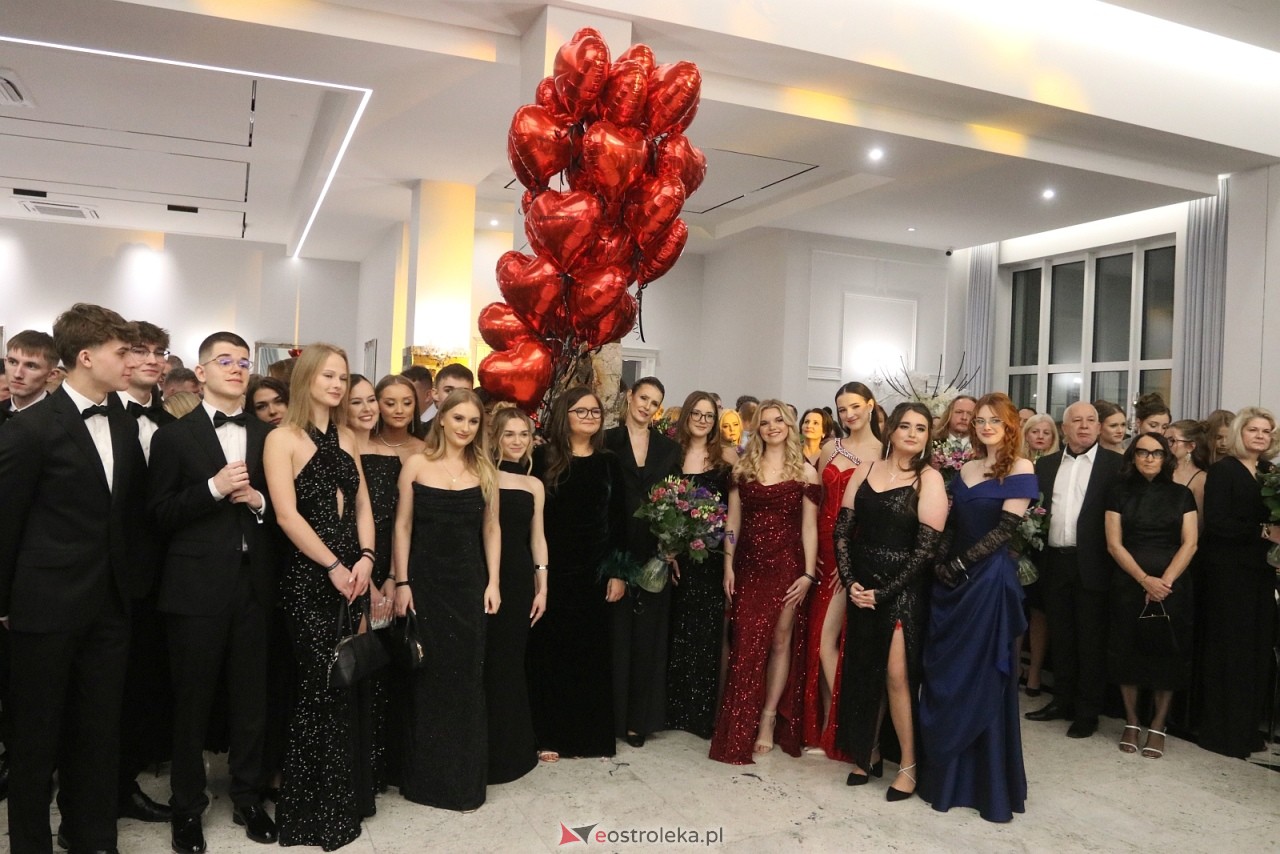 Studniówka II LO w Ostrołęce [10.01.2026] - zdjęcie #250 - eOstroleka.pl