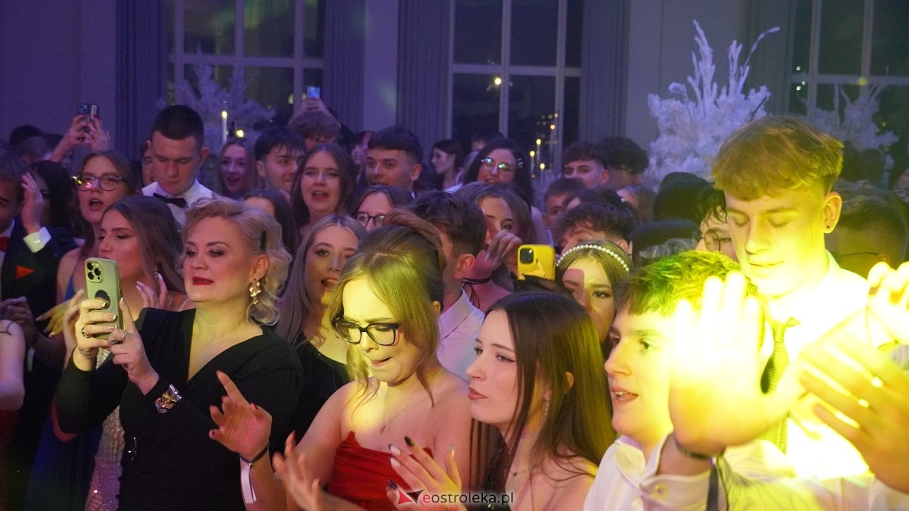 Piękni i Młodzi na studniówce II LO Ostrołęka [10.01.2026] - zdjęcie #122 - eOstroleka.pl