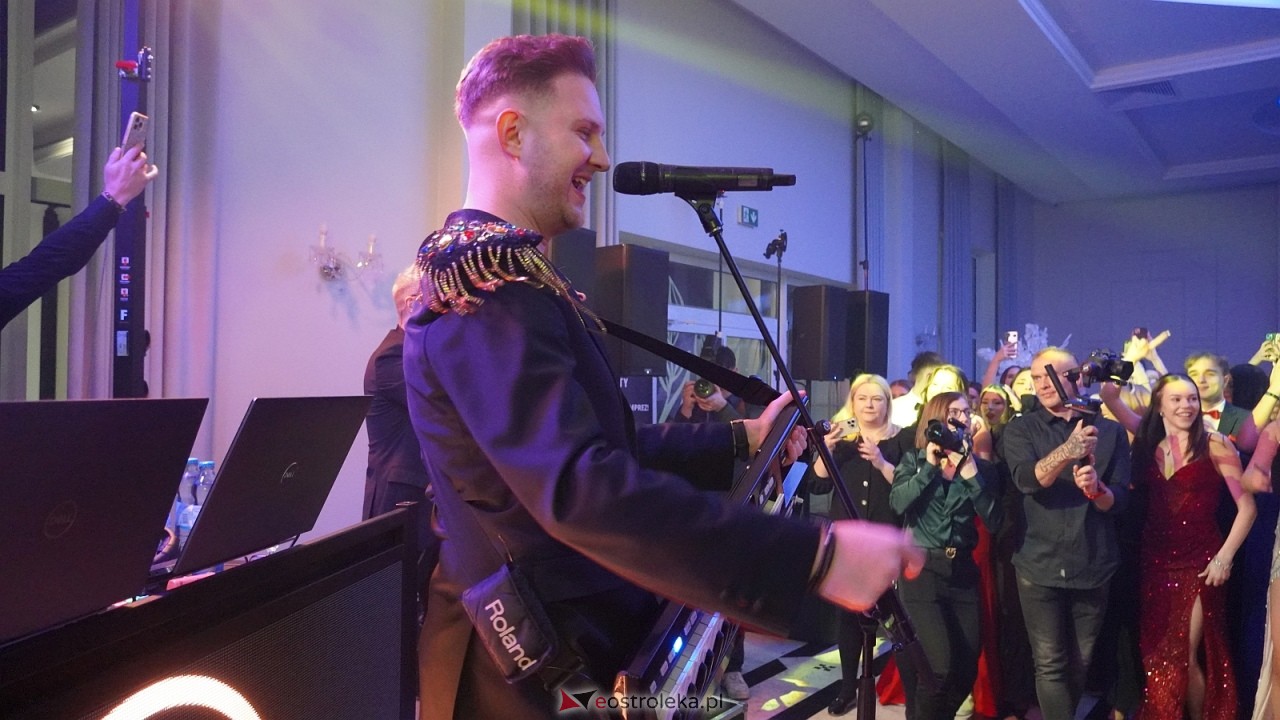 Piękni i Młodzi na studniówce II LO Ostrołęka [10.01.2026] - zdjęcie #121 - eOstroleka.pl