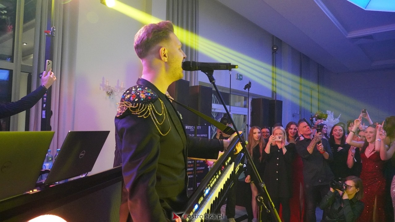 Piękni i Młodzi na studniówce II LO Ostrołęka [10.01.2026] - zdjęcie #119 - eOstroleka.pl