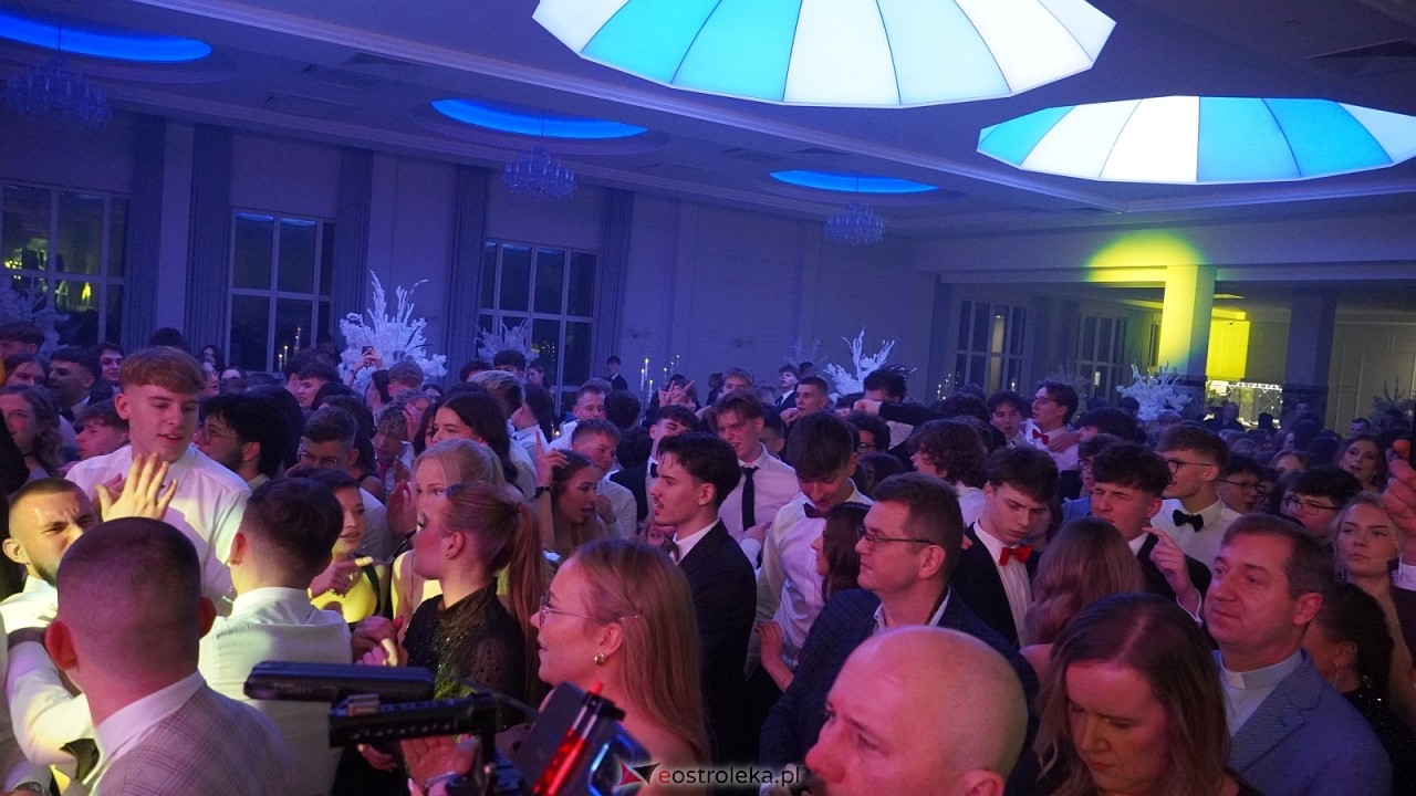 Piękni i Młodzi na studniówce II LO Ostrołęka [10.01.2026] - zdjęcie #117 - eOstroleka.pl