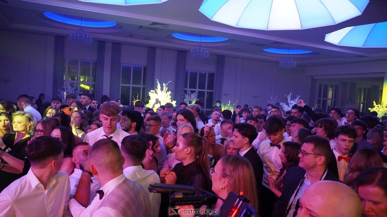 Piękni i Młodzi na studniówce II LO Ostrołęka [10.01.2026] - zdjęcie #116 - eOstroleka.pl