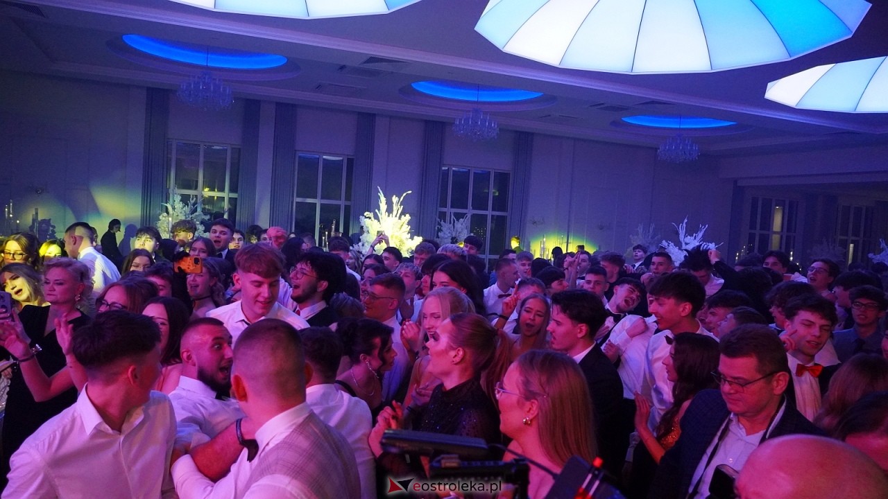 Piękni i Młodzi na studniówce II LO Ostrołęka [10.01.2026] - zdjęcie #114 - eOstroleka.pl