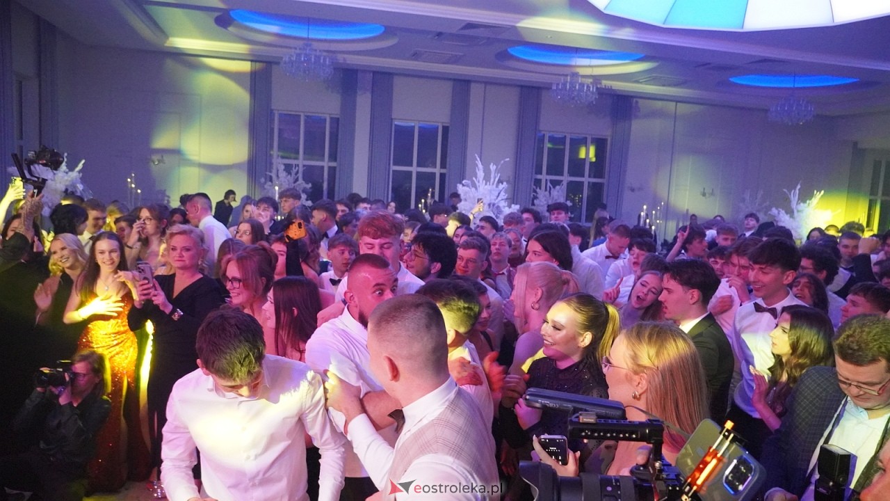 Piękni i Młodzi na studniówce II LO Ostrołęka [10.01.2026] - zdjęcie #113 - eOstroleka.pl