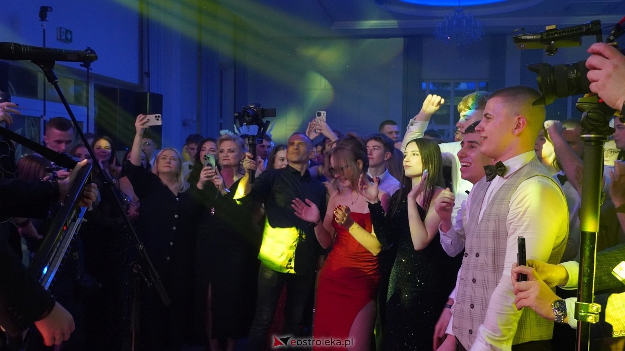Piękni i Młodzi na studniówce II LO Ostrołęka [10.01.2026] - zdjęcie #110 - eOstroleka.pl
