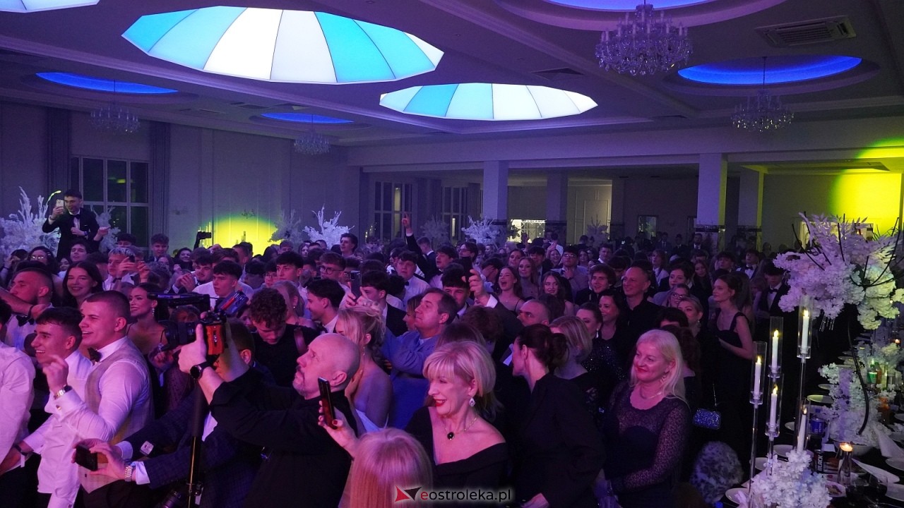 Piękni i Młodzi na studniówce II LO Ostrołęka [10.01.2026] - zdjęcie #104 - eOstroleka.pl