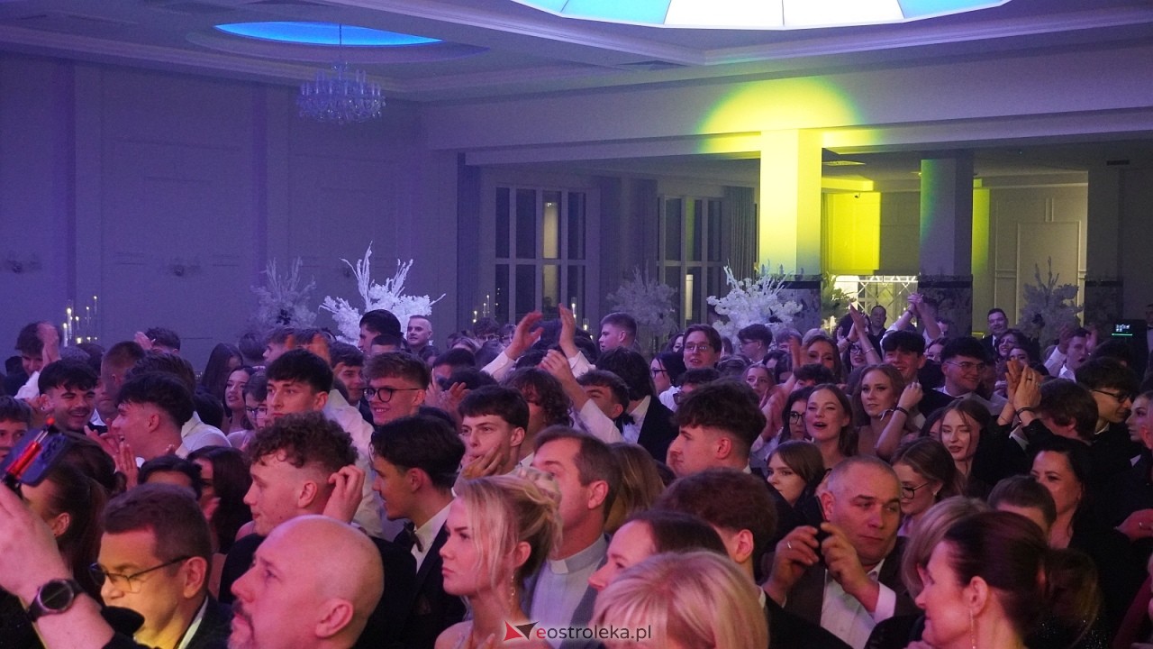 Piękni i Młodzi na studniówce II LO Ostrołęka [10.01.2026] - zdjęcie #101 - eOstroleka.pl