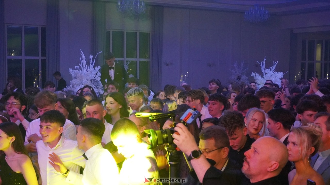Piękni i Młodzi na studniówce II LO Ostrołęka [10.01.2026] - zdjęcie #99 - eOstroleka.pl