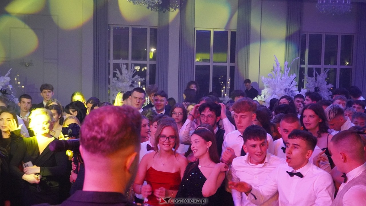 Piękni i Młodzi na studniówce II LO Ostrołęka [10.01.2026] - zdjęcie #98 - eOstroleka.pl