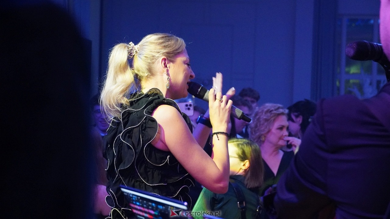 Piękni i Młodzi na studniówce II LO Ostrołęka [10.01.2026] - zdjęcie #97 - eOstroleka.pl