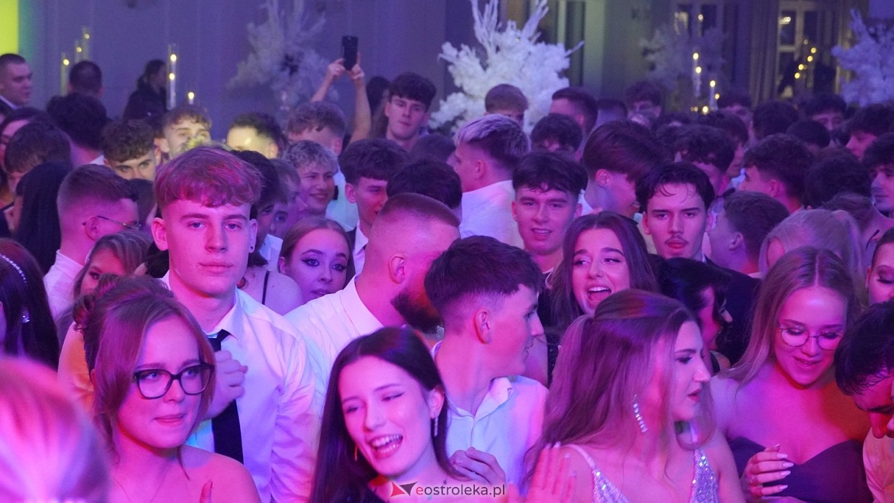 Piękni i Młodzi na studniówce II LO Ostrołęka [10.01.2026] - zdjęcie #95 - eOstroleka.pl