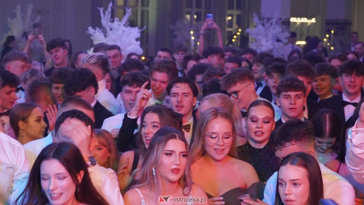 Piękni i Młodzi na studniówce II LO Ostrołęka [10.01.2026] - zdjęcie #93 - eOstroleka.pl
