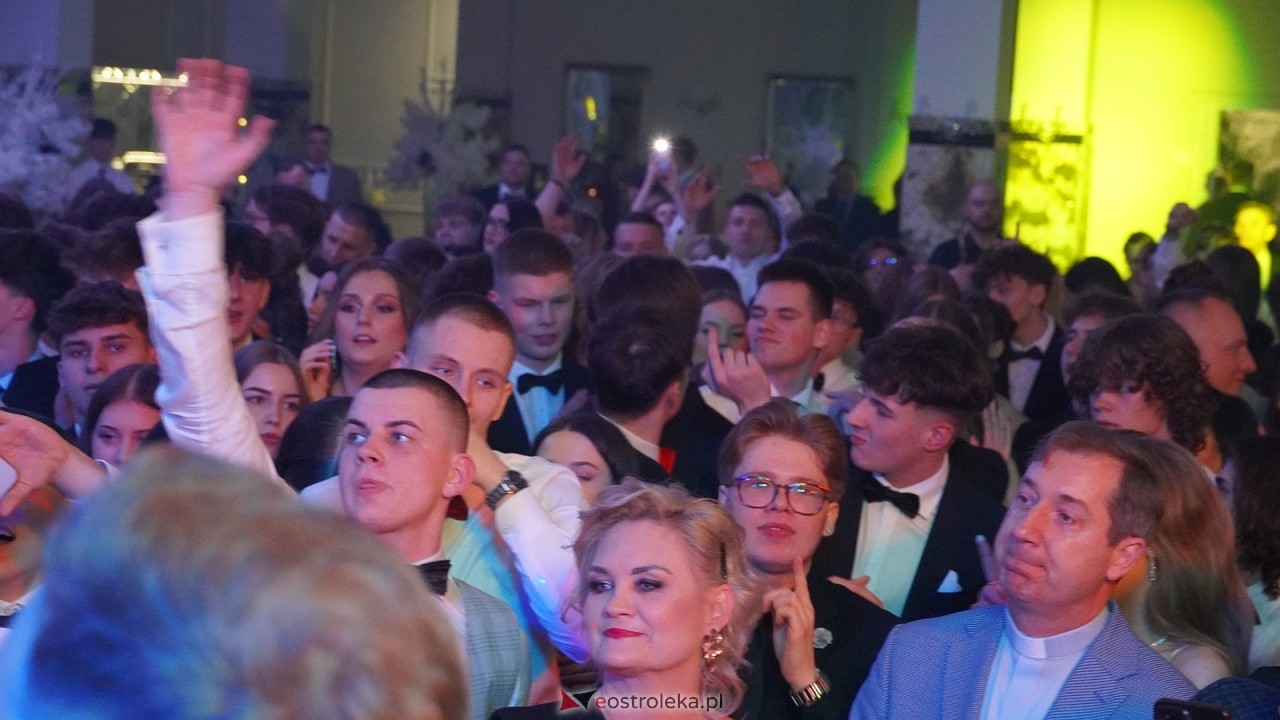 Piękni i Młodzi na studniówce II LO Ostrołęka [10.01.2026] - zdjęcie #91 - eOstroleka.pl